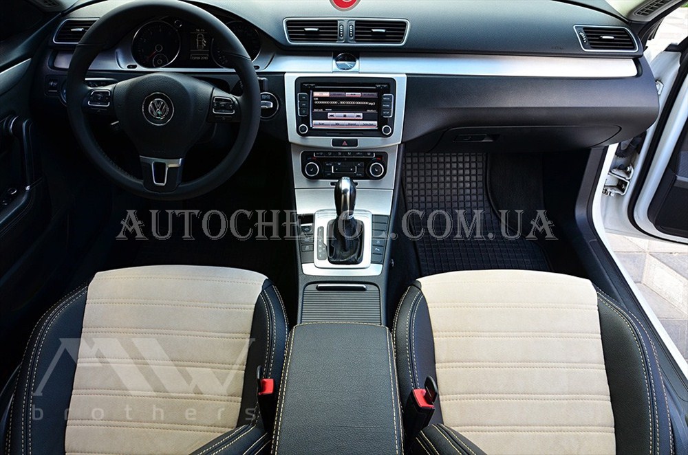 Авточехлы из алькантары и арпатеки на сиденья Volkswagen Passat CC, Leather StyLe, цельная спинка, светлые вставки