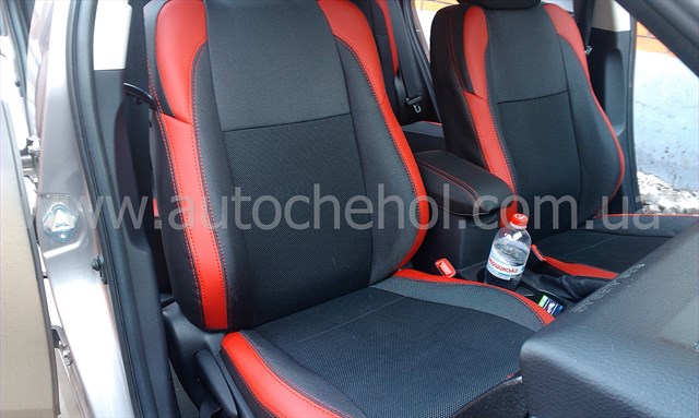 Черные с красными вставками авточехлы на TOYOTA AURIS 2013, MW BROTHERS