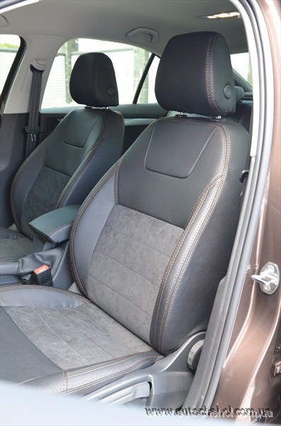 Серые авточехлы из алькантары и арпатеки на Hyndai IX 35, красная нитьб Leather StyLe, MW BROTHERS