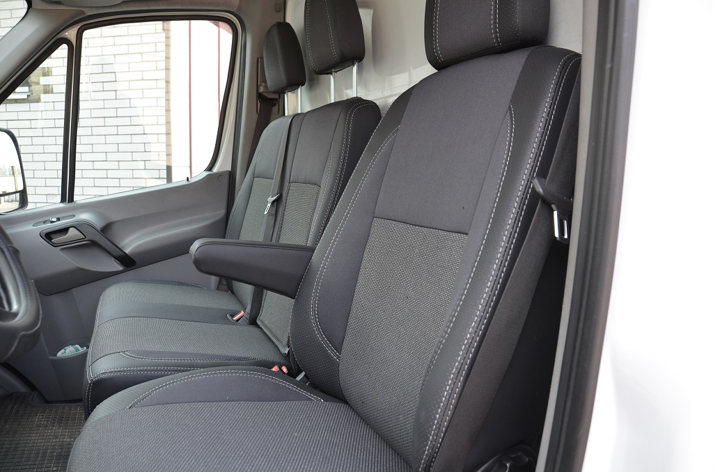 Серые авточехлы на Volkswagen Crafter. MW BROTHERS