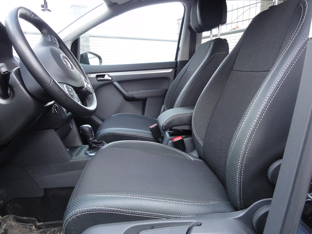 Серые авточехлы на Volkswagen Touran 2003