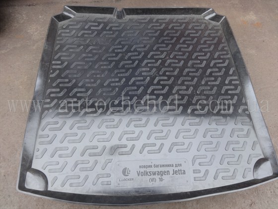 Черный качественный коврик в багажник Volkswagen Jetta