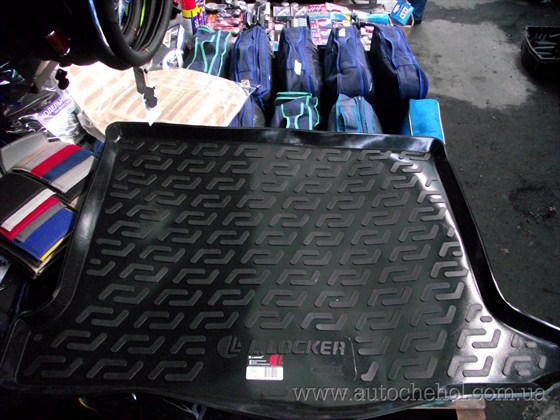 Качественные коврики в багажник на Renault Sundero 2013