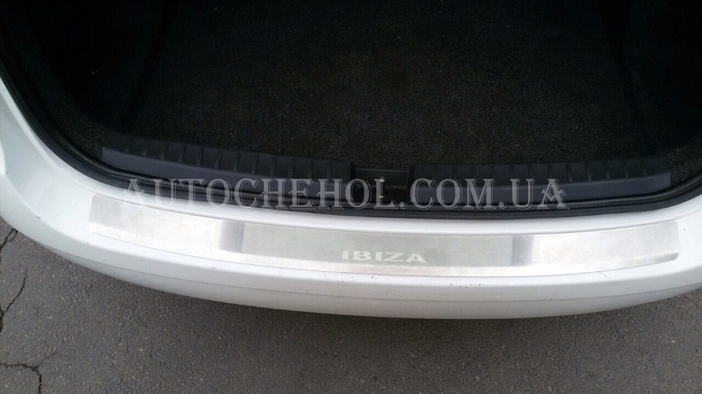 Накладка на бампер с загибом Seat Ibiza 5D