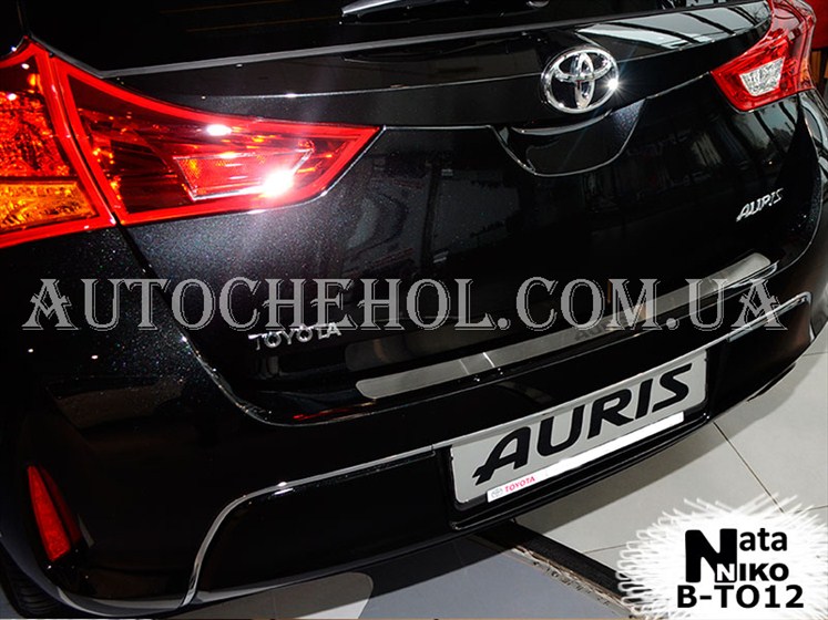 Накладка на бампер Toyota Auris