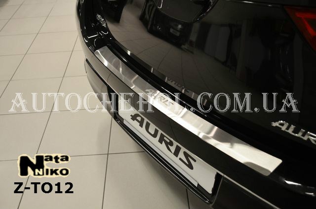 Накладка на бампер с загибом Toyota Auris