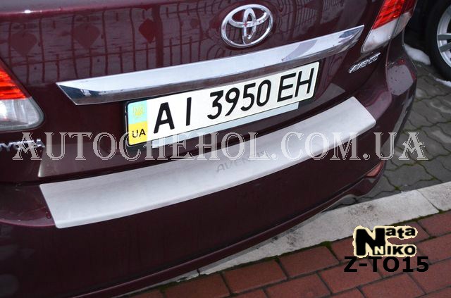 Накладка на бампер с загибом Toyota Avensis