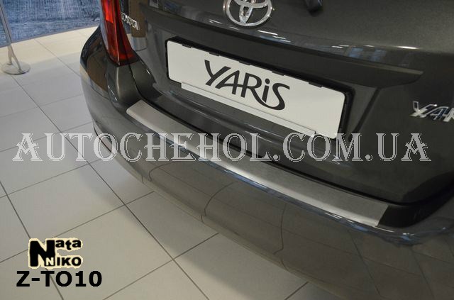 Накладка на бампер с загибом Toyota Yaris