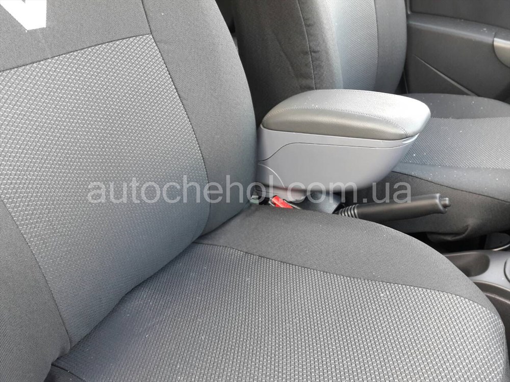 Черный передний подлокотник на Renault Duster, универсальный.