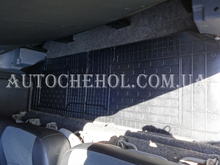 Резиновые коврики второго ряда на Volkswagen T4 Stingrey