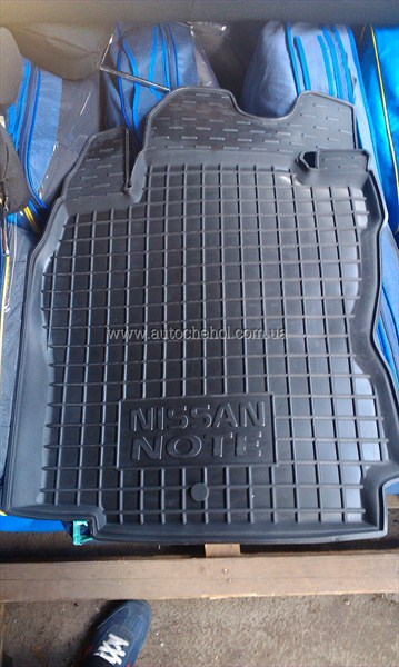 Черные резиновые коврики в салон Nissan Note. avtogumm