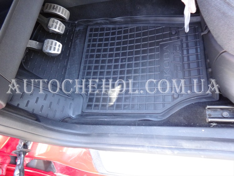 Резиновые коврики на Skoda Fabia 2007 - 2013. Avto-gumm