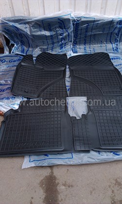 Качественные черные резиновые коврики на Toyota Avensis III, автогум