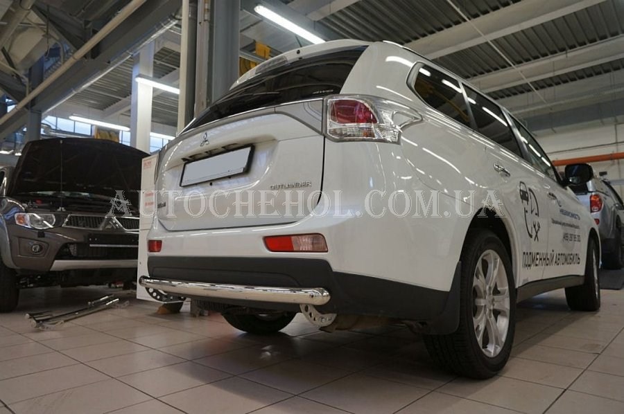 Защита заднего бампера на Mitsubishi Outlander 2012