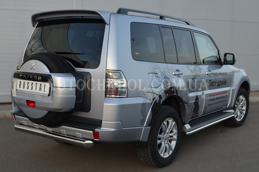 Защита заднего бампера на Mitsubishi Pajero Wagon  ровная
