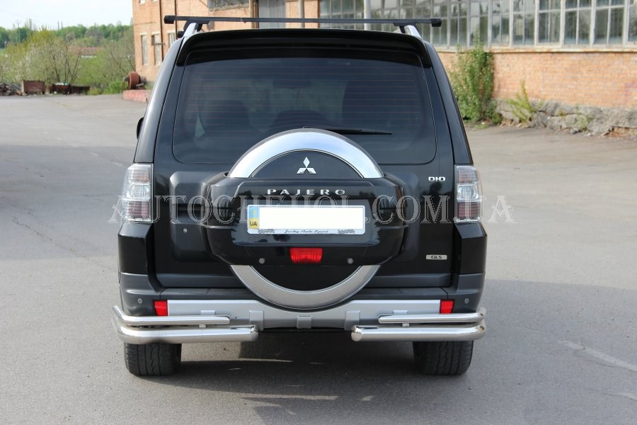 Защита заднего бампера на Mitsubishi Pajero Wagon 2006, двойные углы, ST-Line