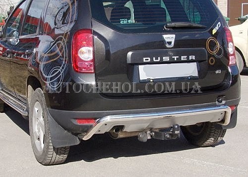 Защита заднего бампера на Renault Duster изогнутая