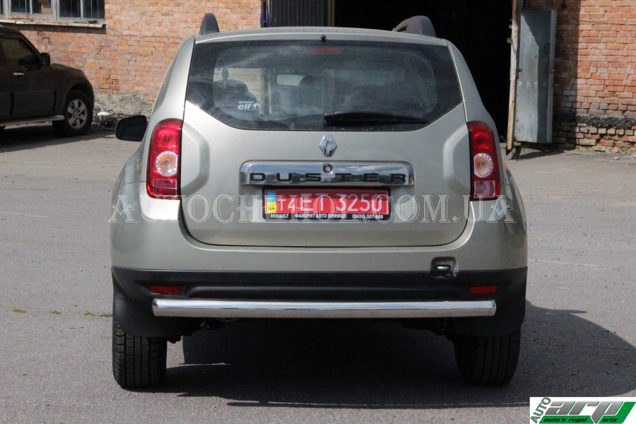 Защита заднего бампера на Renault Duster ровная