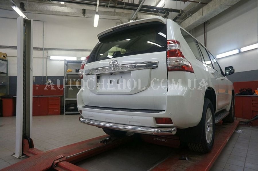 Защита заднего бампера на Toyota Prado 150 ровная