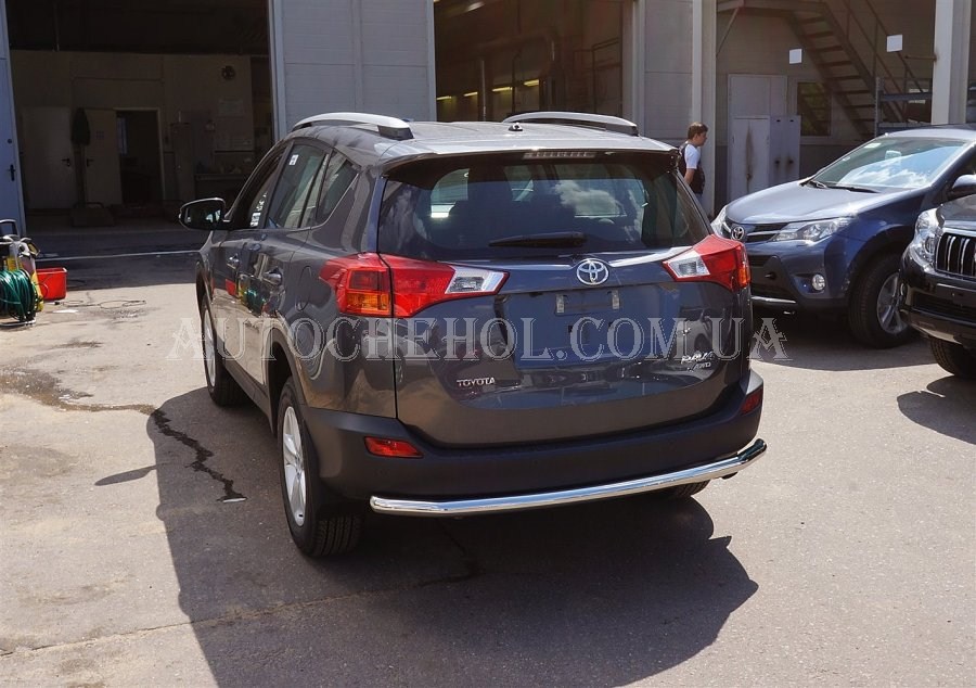 Защита заднего бампера на Toyota Rav 4 2013